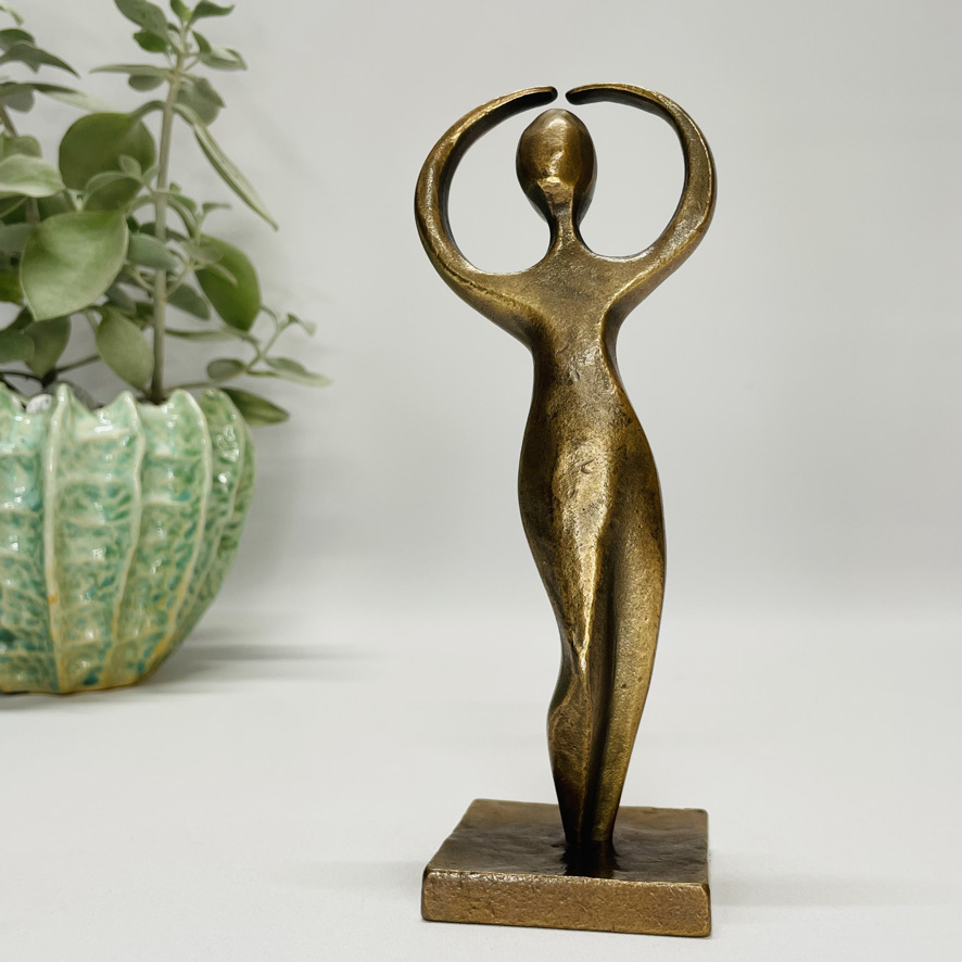 Se Harmoni - skulptur i ægte bronze hos SkulpturFigur.dk