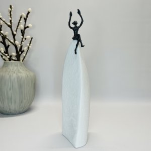 Livsgl�de - bronzeskulptur p� sten