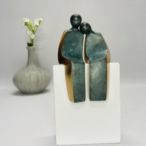 Dr�mmeparret - bronzeskulptur p� sten