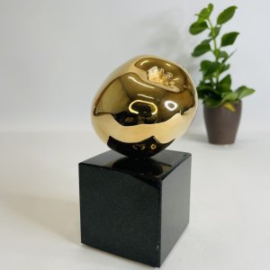 Golden Delicius - bronze p� granit